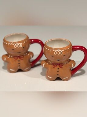 NWOT Threshold Gingerbread Mug Pair with Red Handles